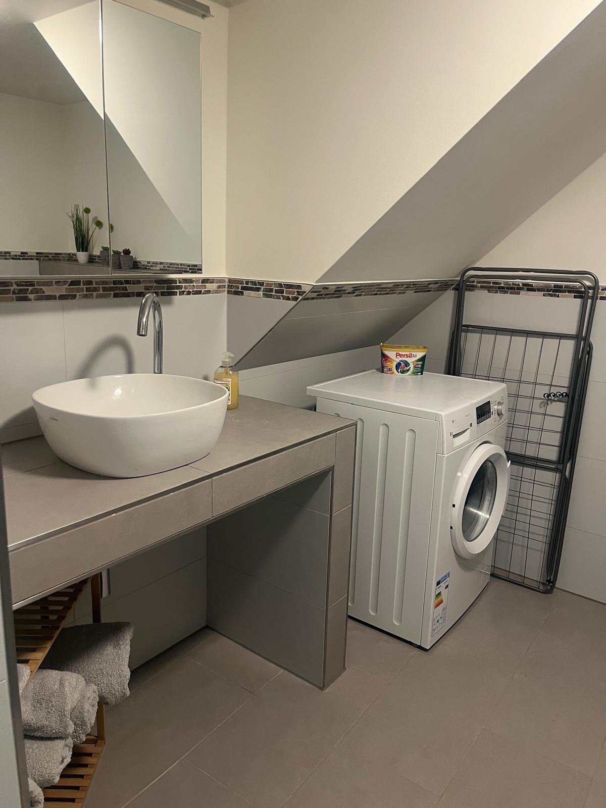 Huenstetten-Kesselbach- für Pendler oder Studenten- möblierte 1 Zimmer EG Wohnung mit Terrasse