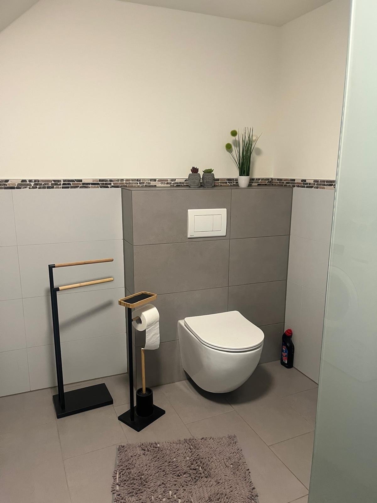 Huenstetten-Kesselbach- für Pendler oder Studenten- möblierte 1 Zimmer EG Wohnung mit Terrasse