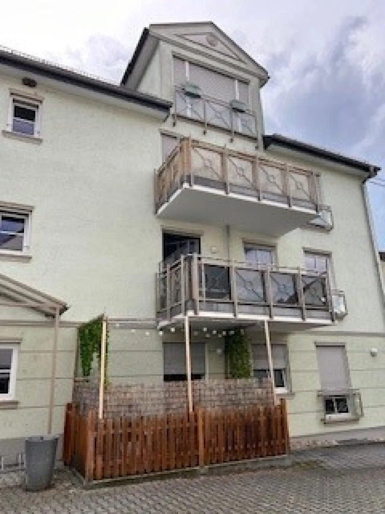 Exklusive 3-Zimmer-DG-Wohnung in Niederselters.