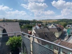 Selters (Taunus): Exklusive 3-Zimmer-DG-Wohnung in Niederselters. 